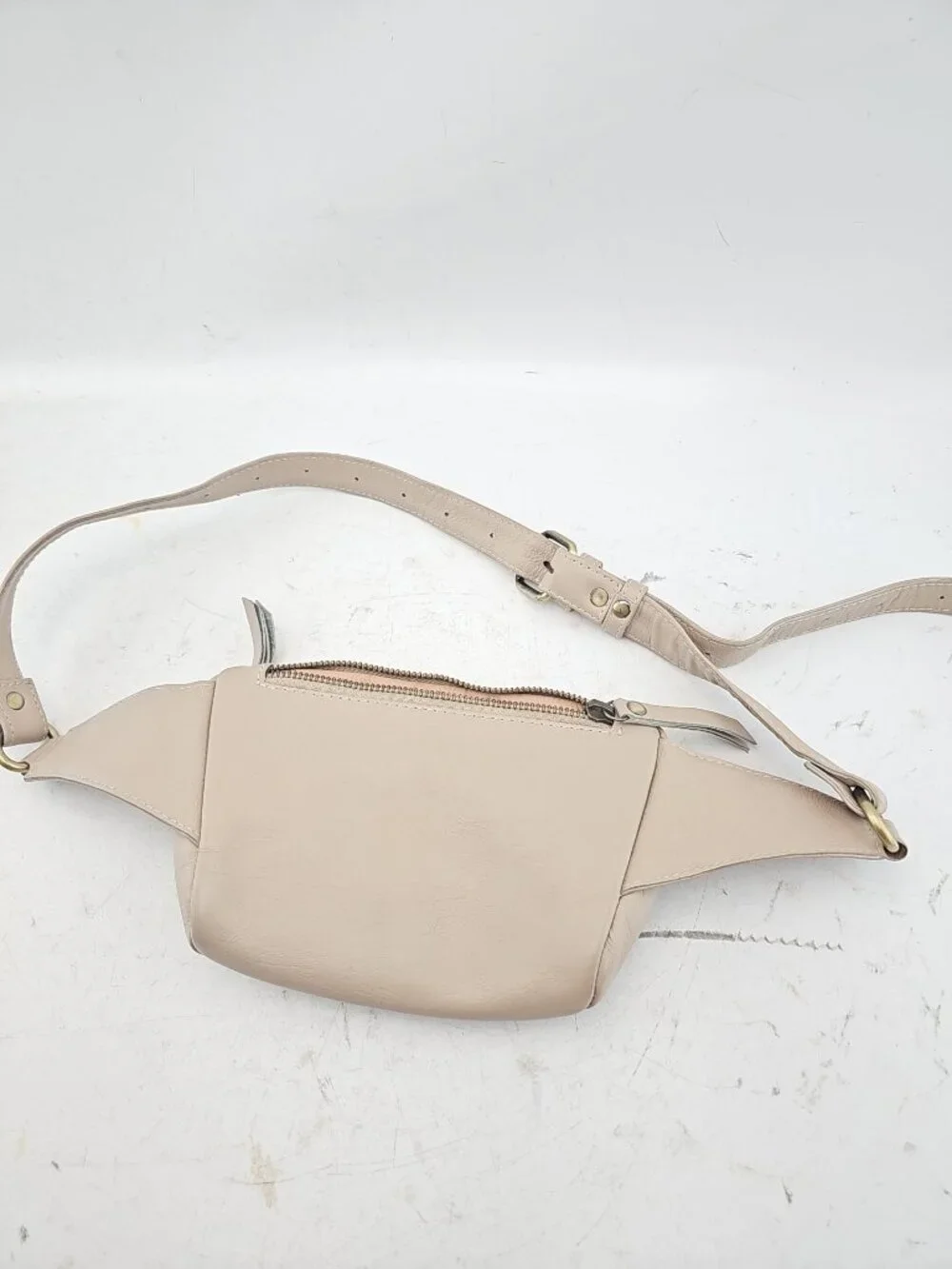 MANDRN Beige Leather Belt Bag